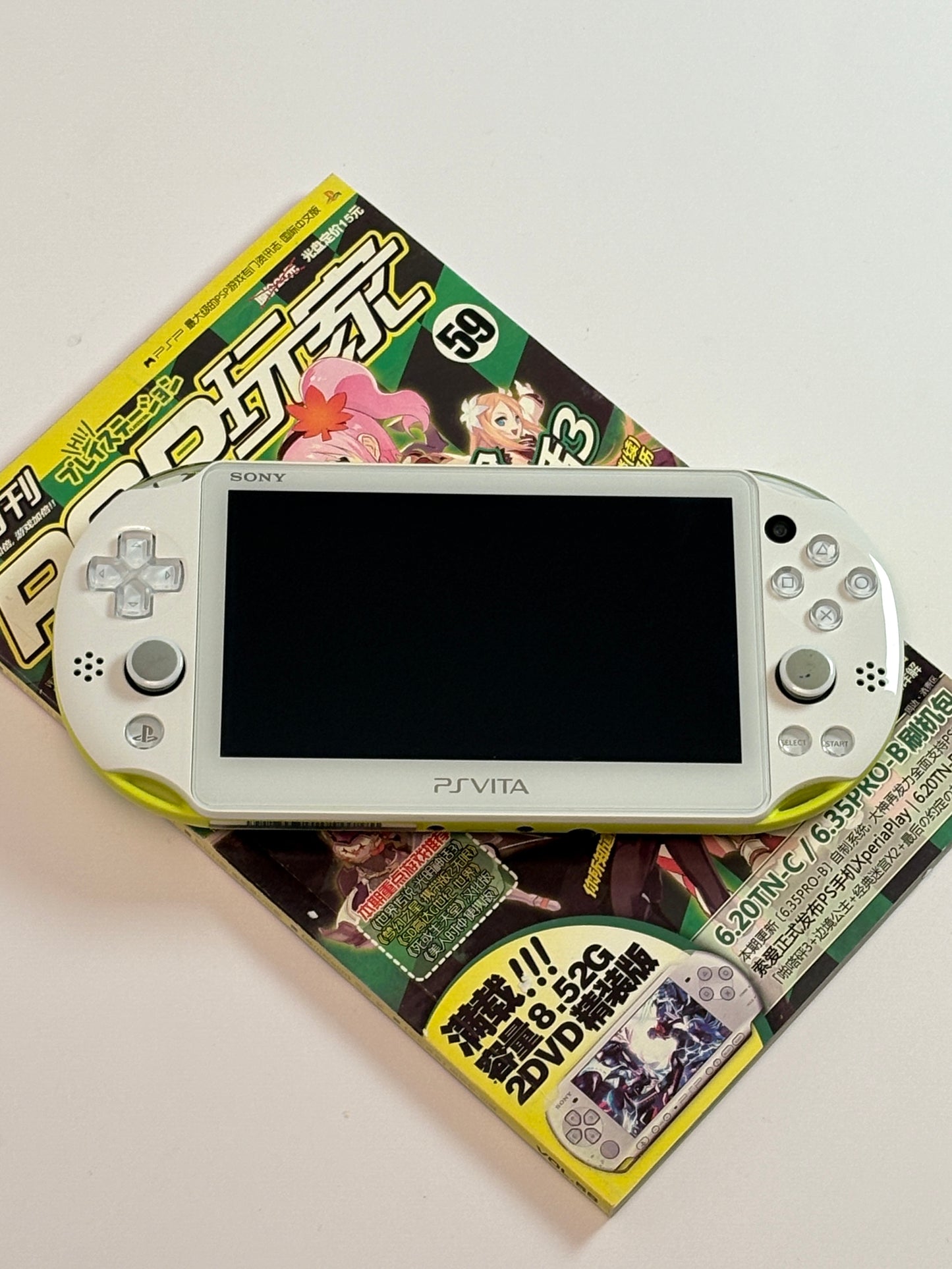 PS VITA 2000 - Lime Green
