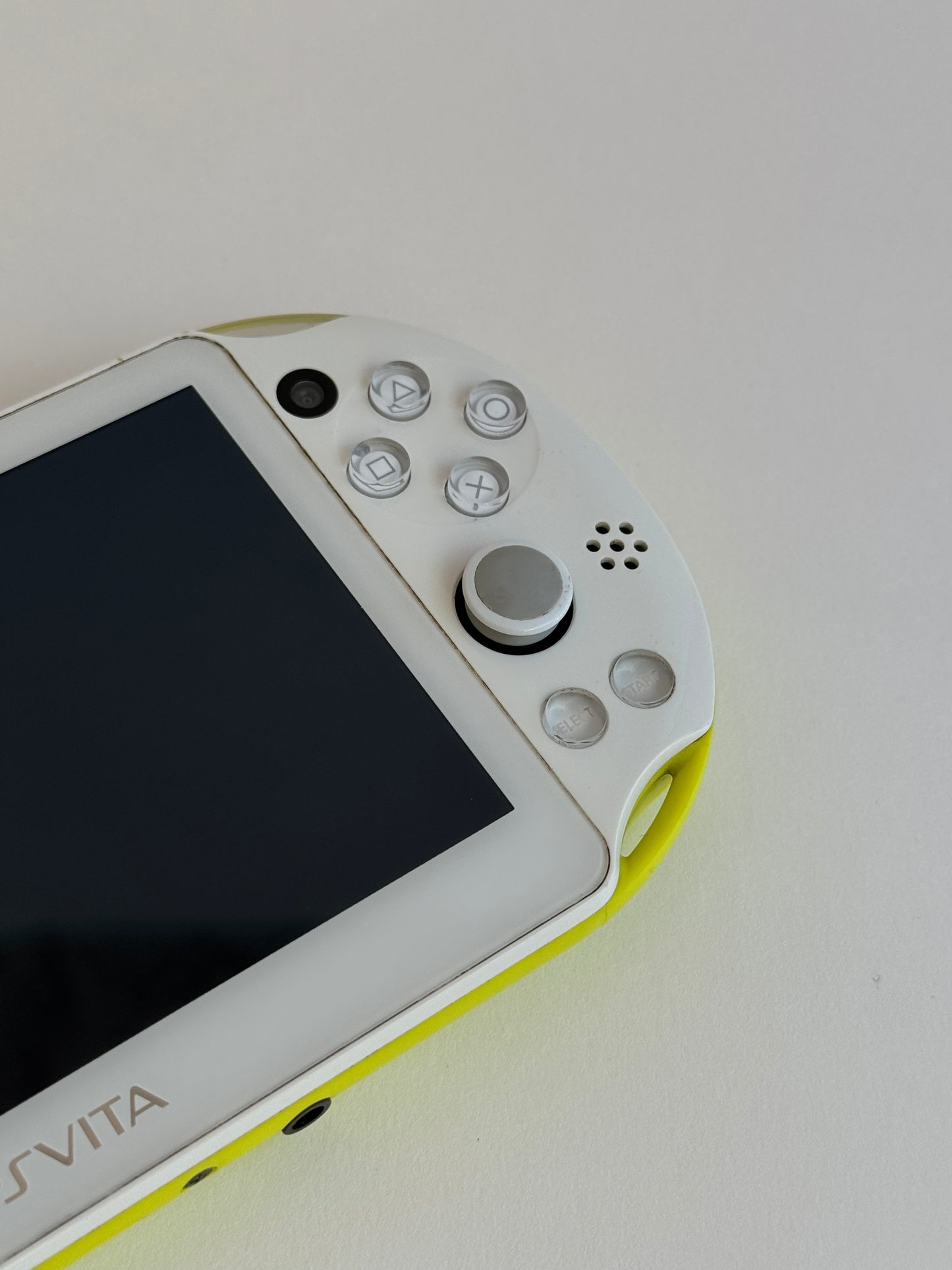 PS VITA 2000 - Lime Green