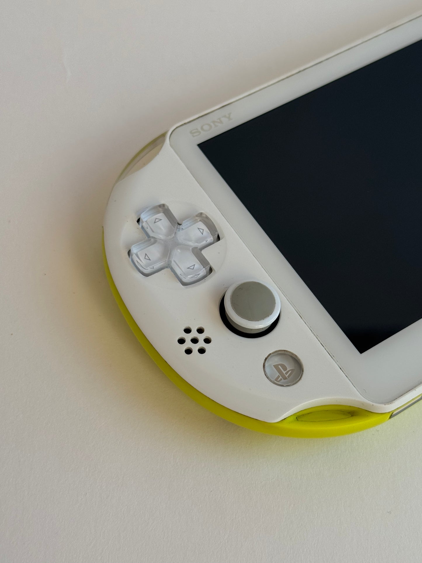 PS VITA 2000 - Lime Green
