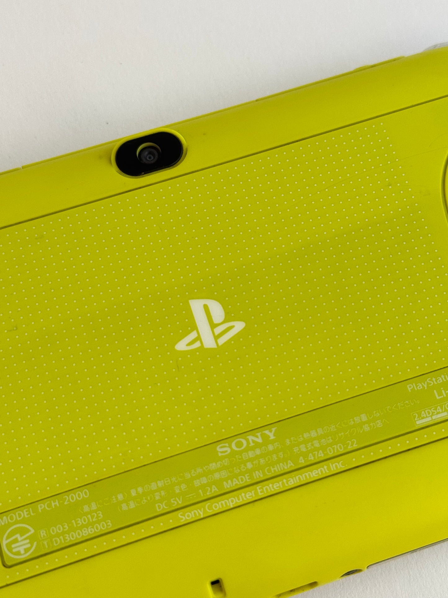 PS VITA 2000 - Lime Green