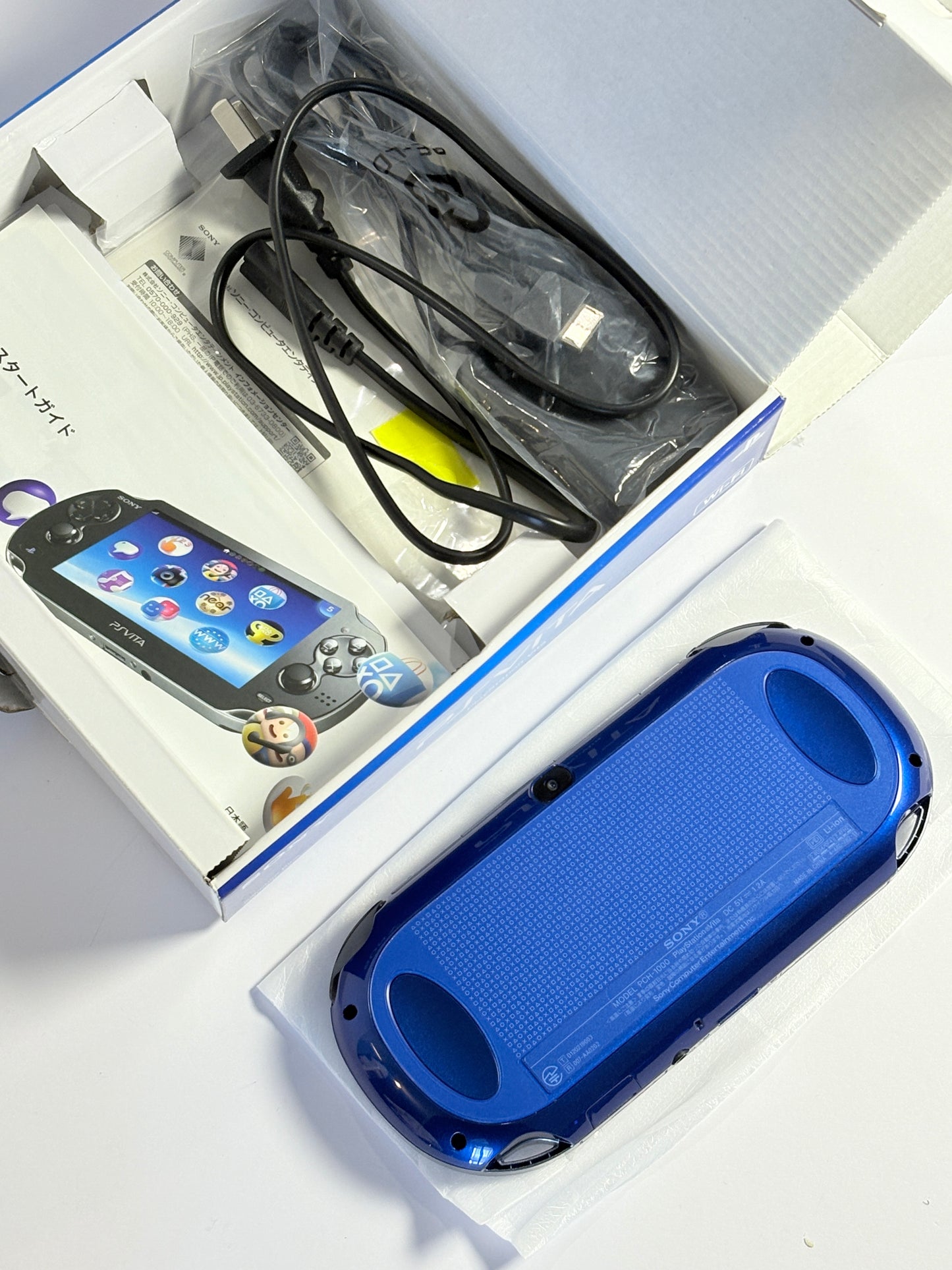 Ps Vita 1000 - Sapphire blue w Original box and acessories