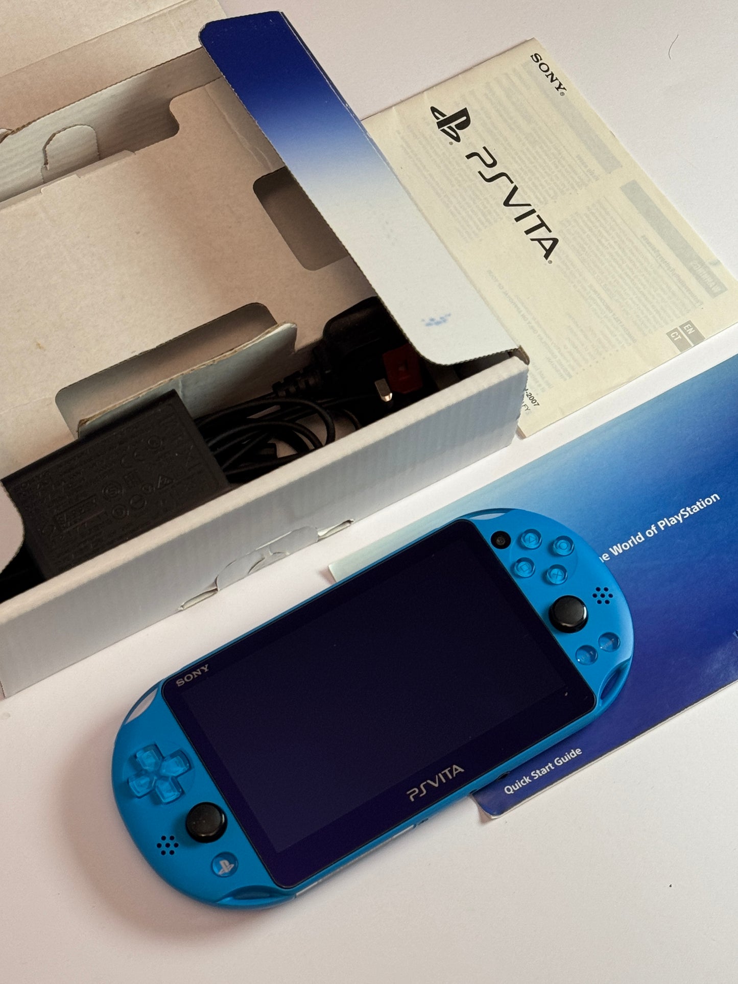 PS VITA 2000 - Aqua Blue w original box