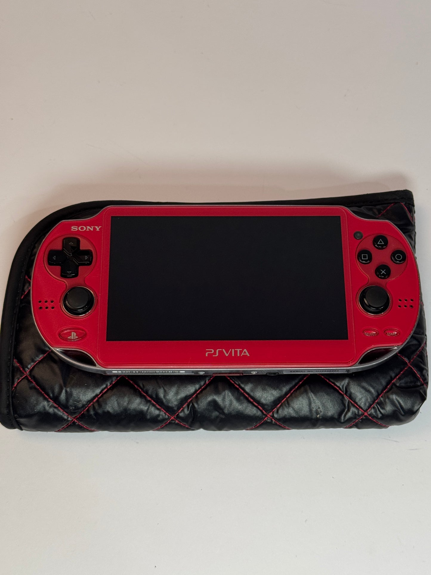 Ps Vita 1000 - Soul Sacrifice edition w original pouch and earbuds