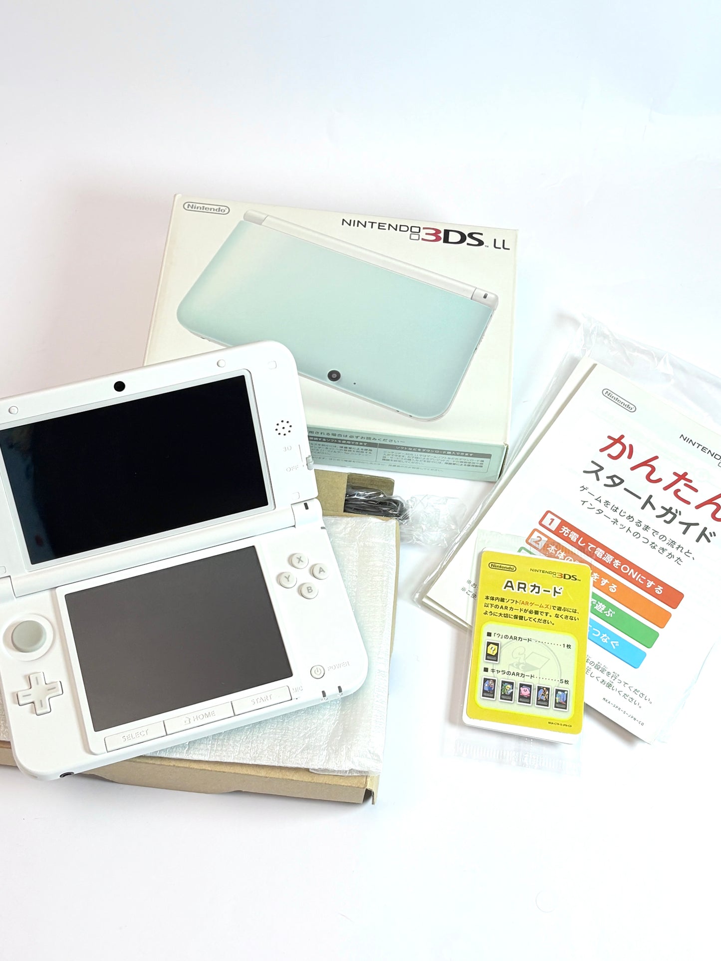 Nintendo 3DS LL - Mint and White w original box