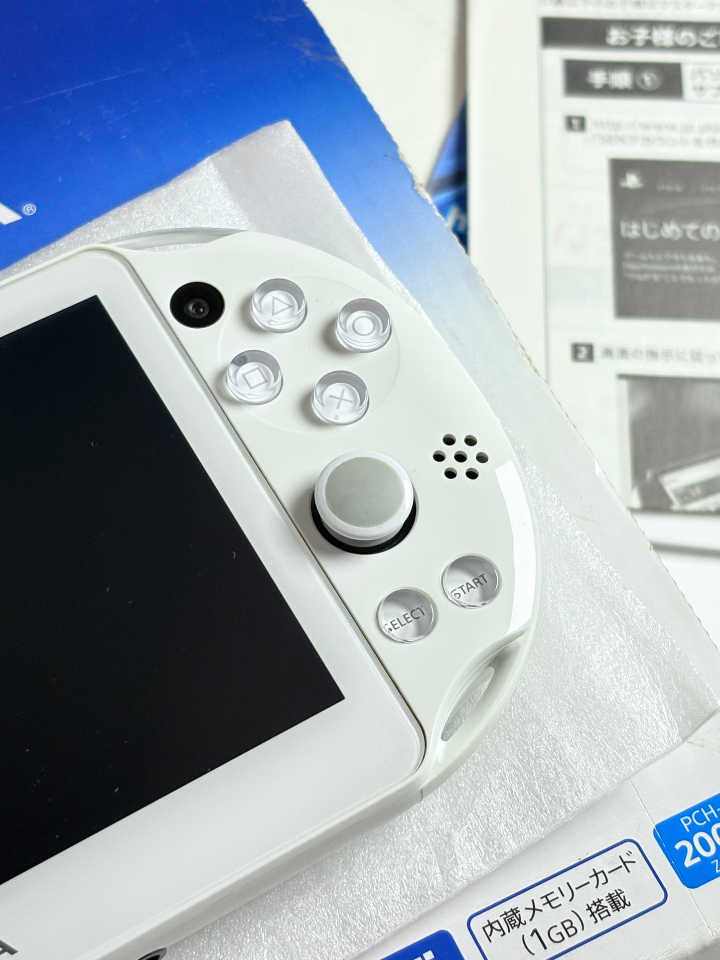 Ps Vita 2000 - White w Original box and acessories