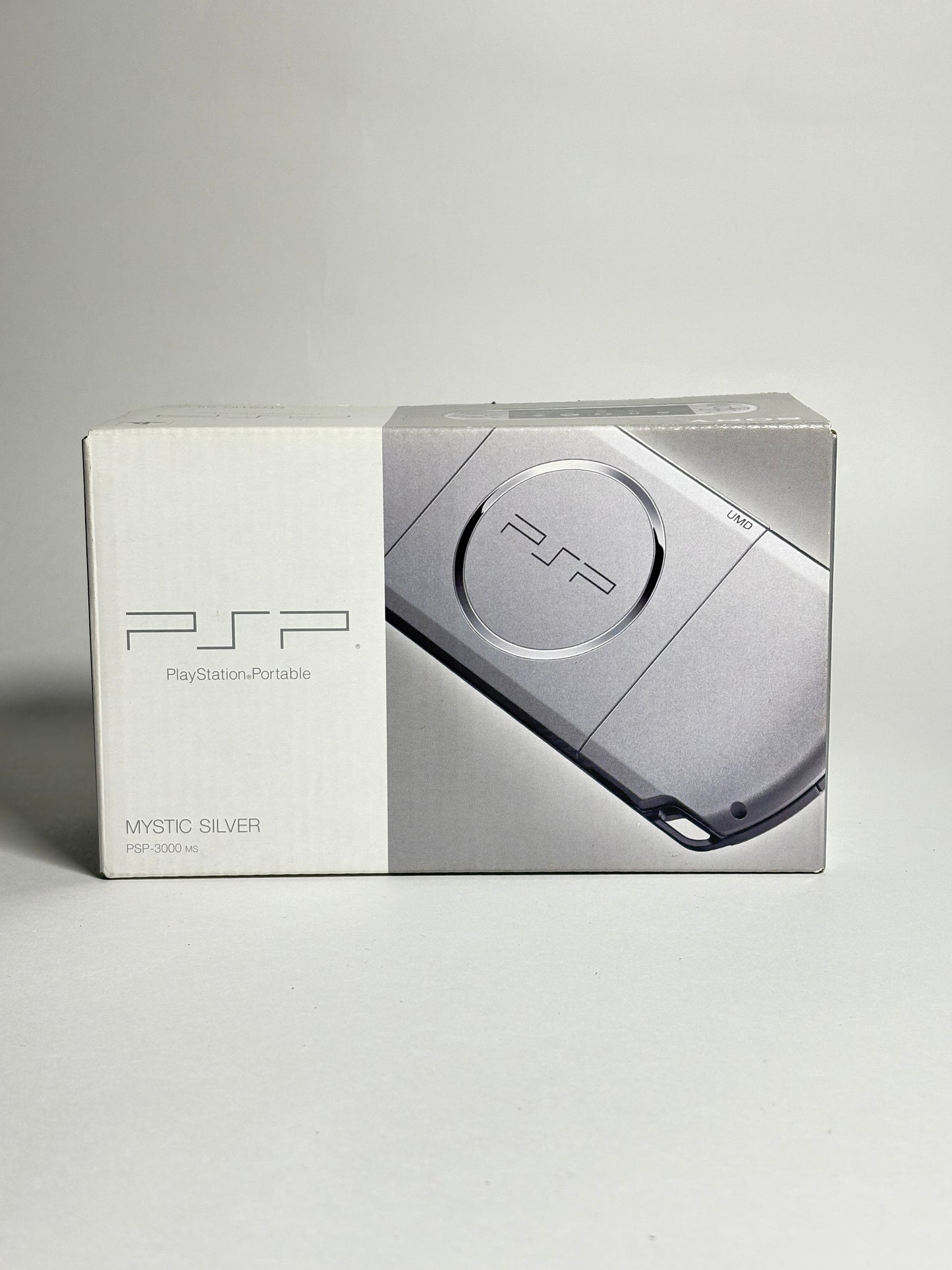 PSP 3000 - Silver w original box and acessories