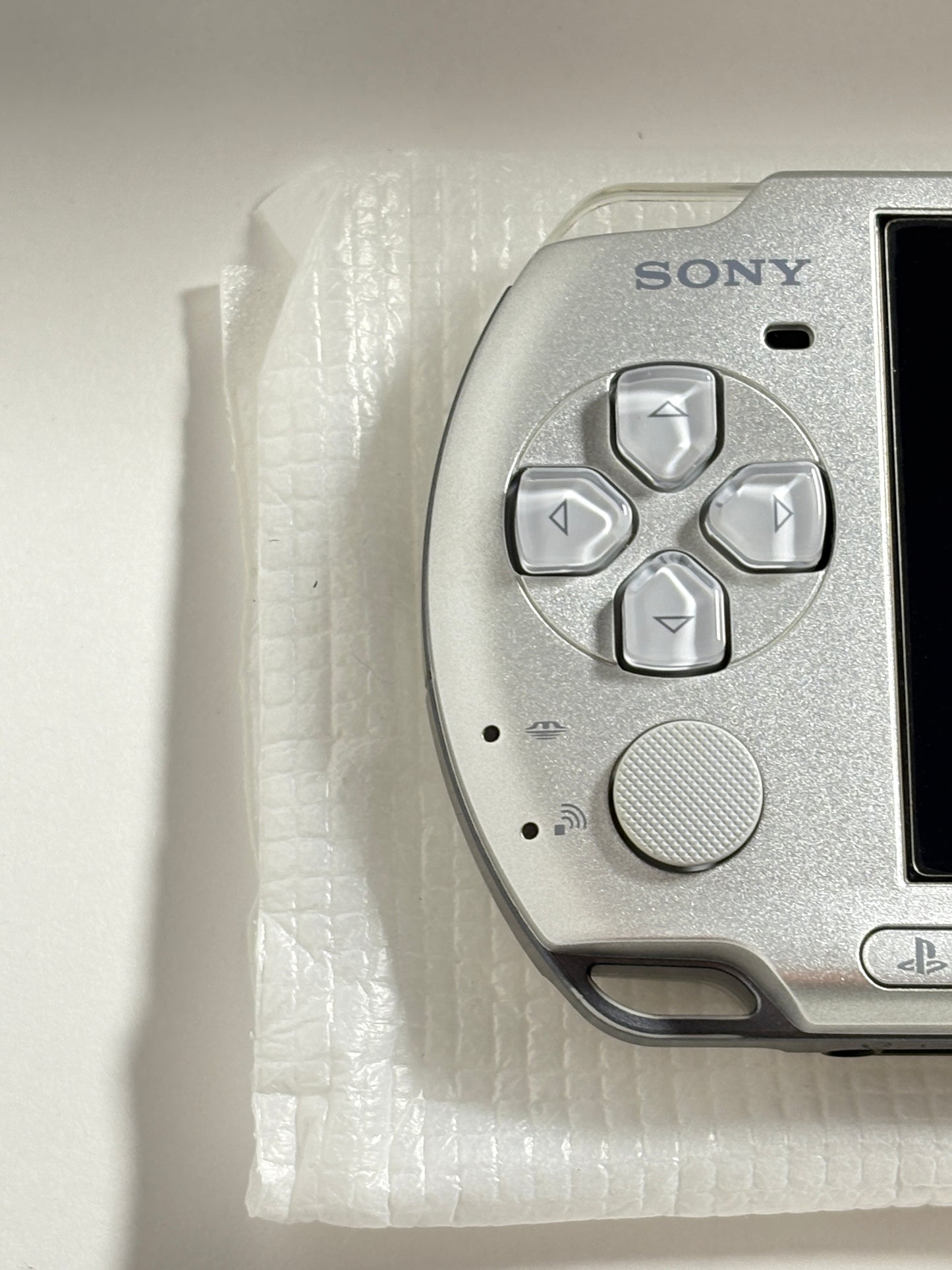 PSP 3000 - Silver w original box and acessories