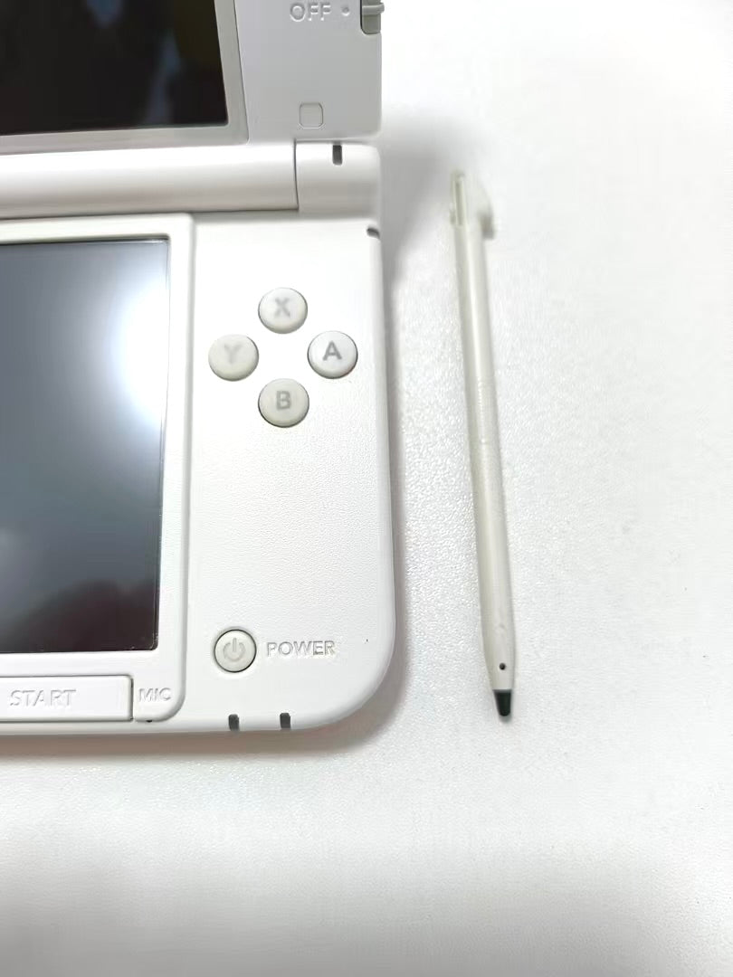 Nintendo 3DS XL - Pink and white
