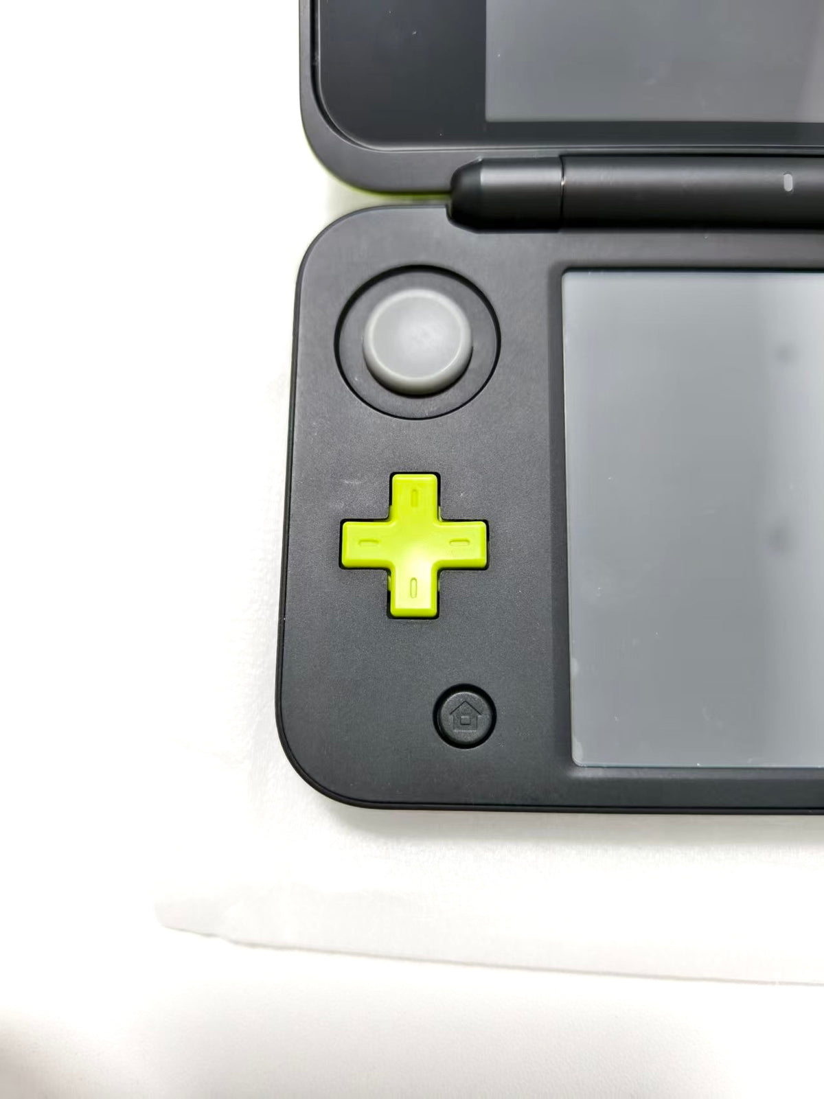 Nintendo 2DS LL - Black and Green