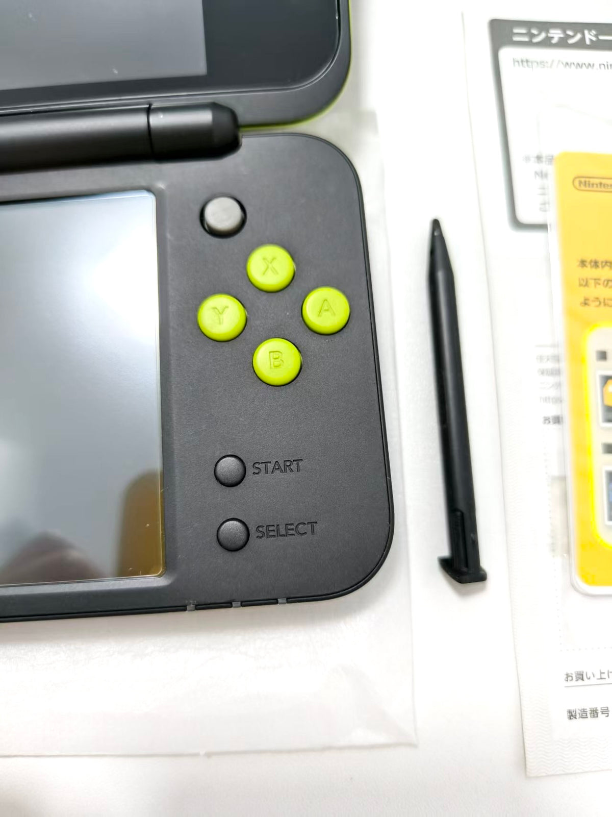 Nintendo 2DS LL - Black and Green