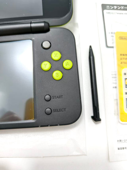 Nintendo 2DS LL - Black and Green