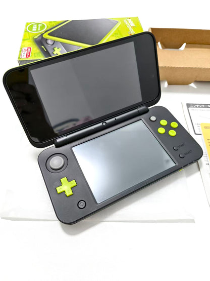Nintendo 2DS LL - Black and Green