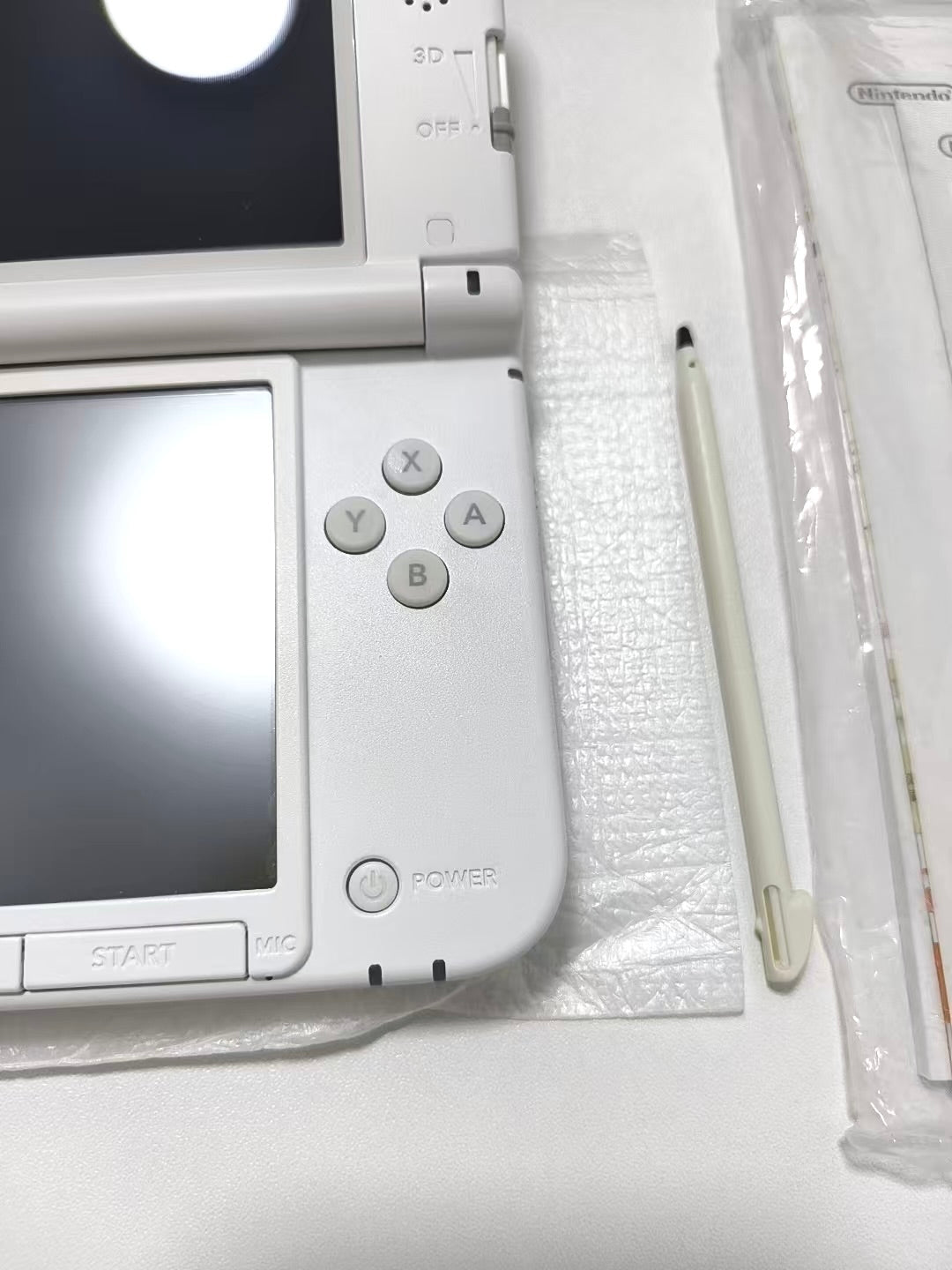 Nintendo 3DS LL - White w original box and acessories