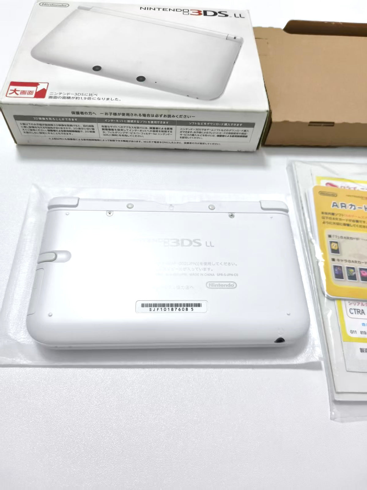 Nintendo 3DS LL - White w original box and acessories