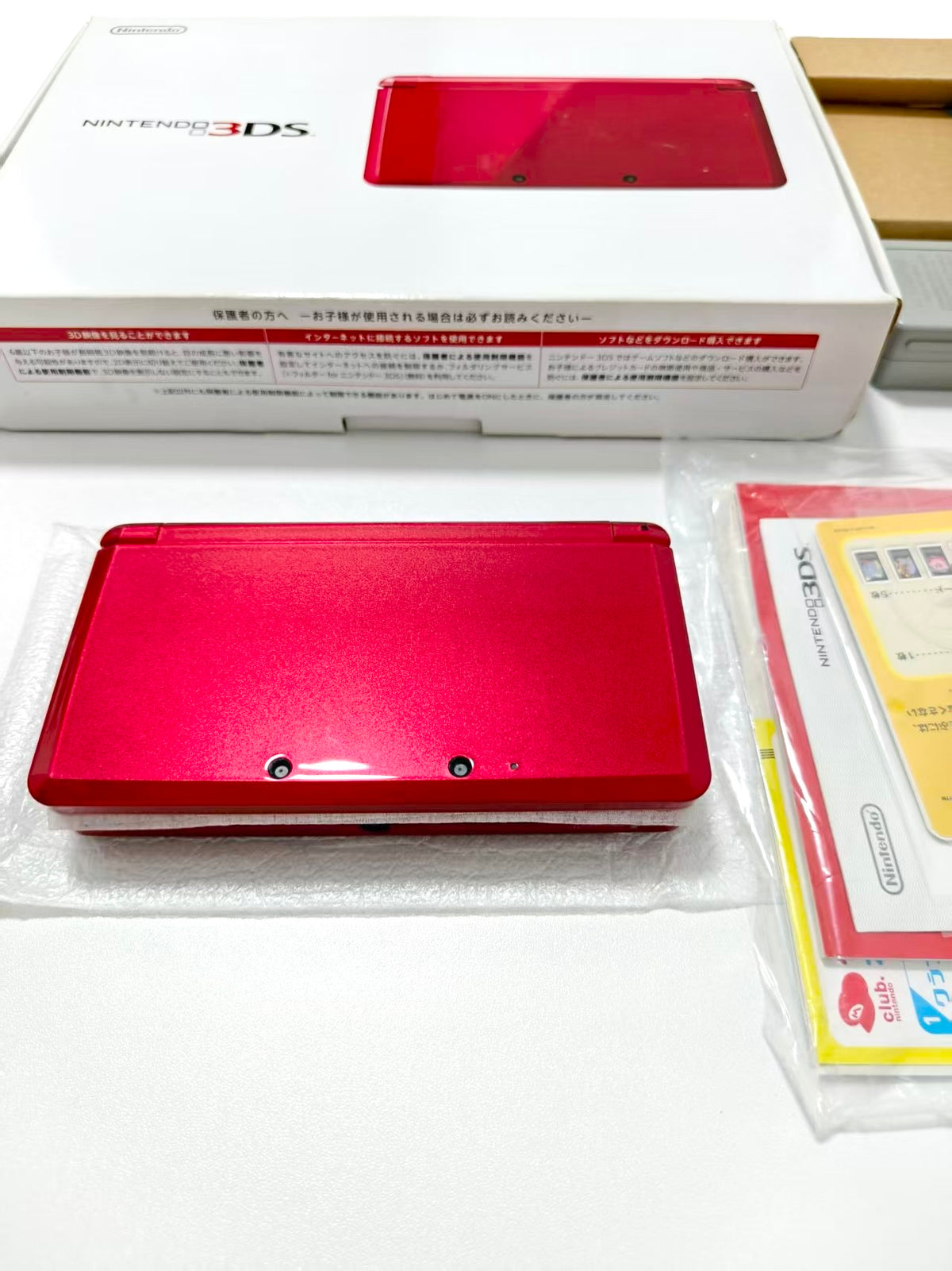 Nintendo 3DS LL - Light Red w original box and acessories