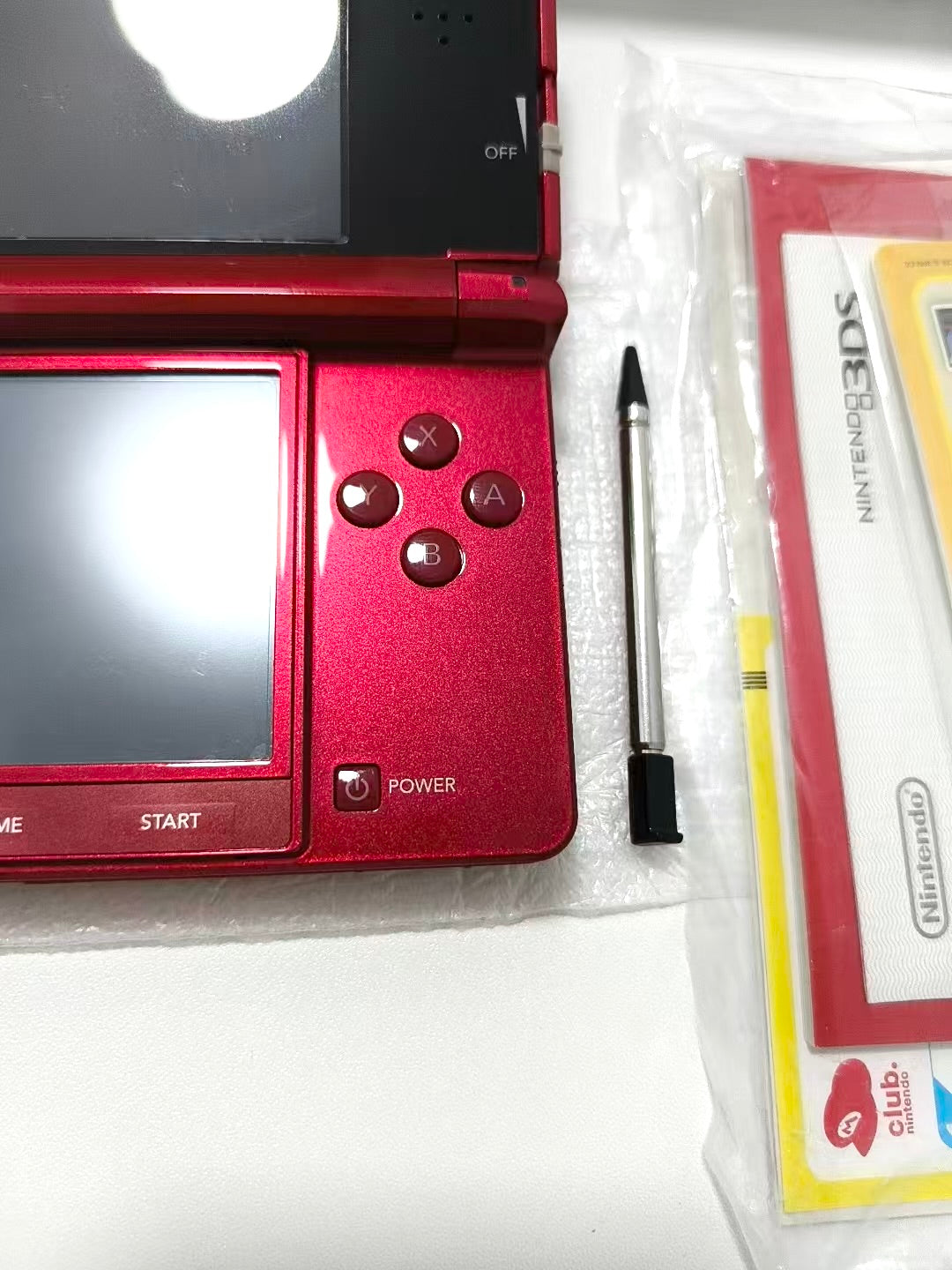Nintendo 3DS LL - Light Red w original box and acessories