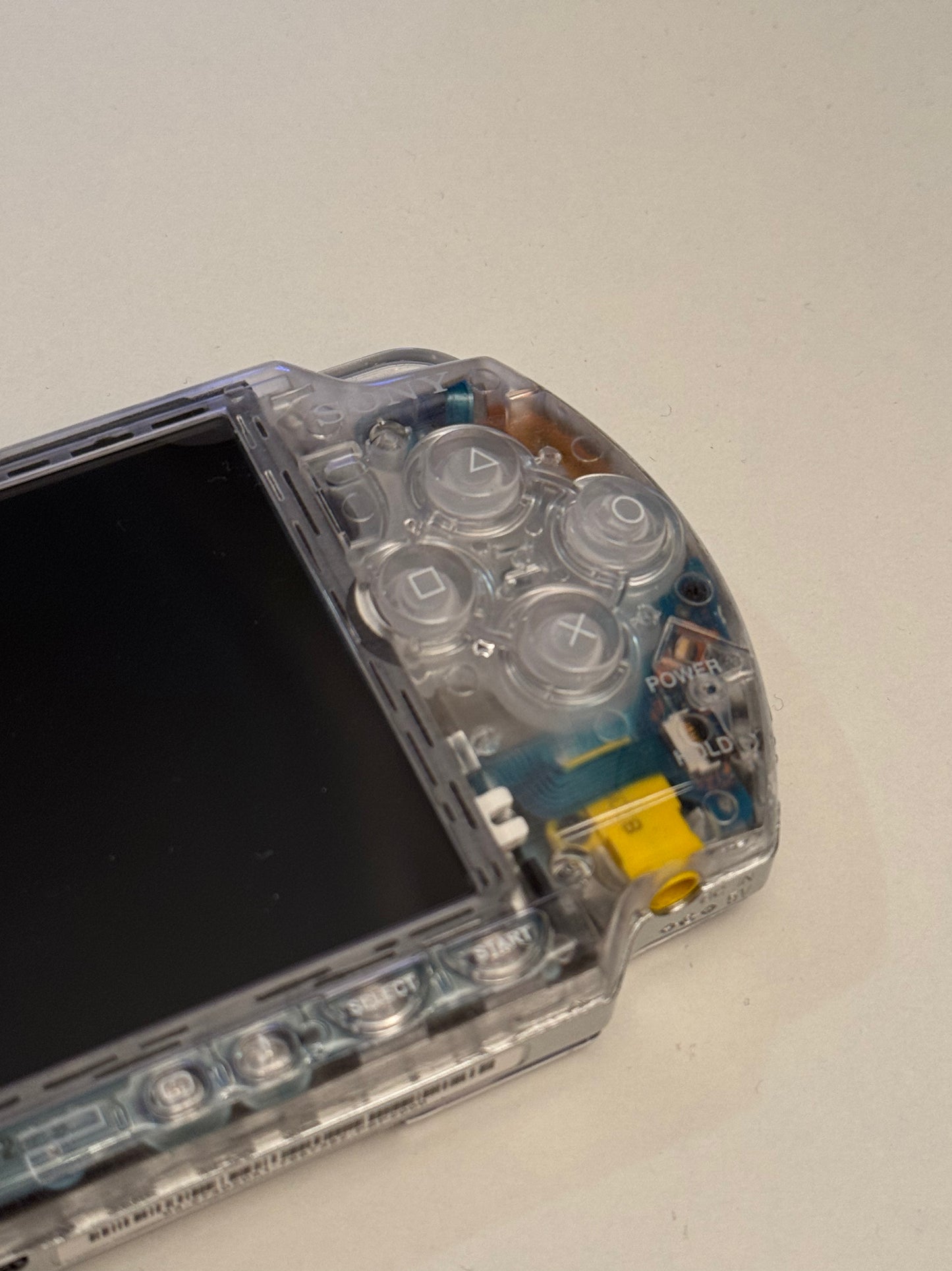 PSP 2000 - Transparent white