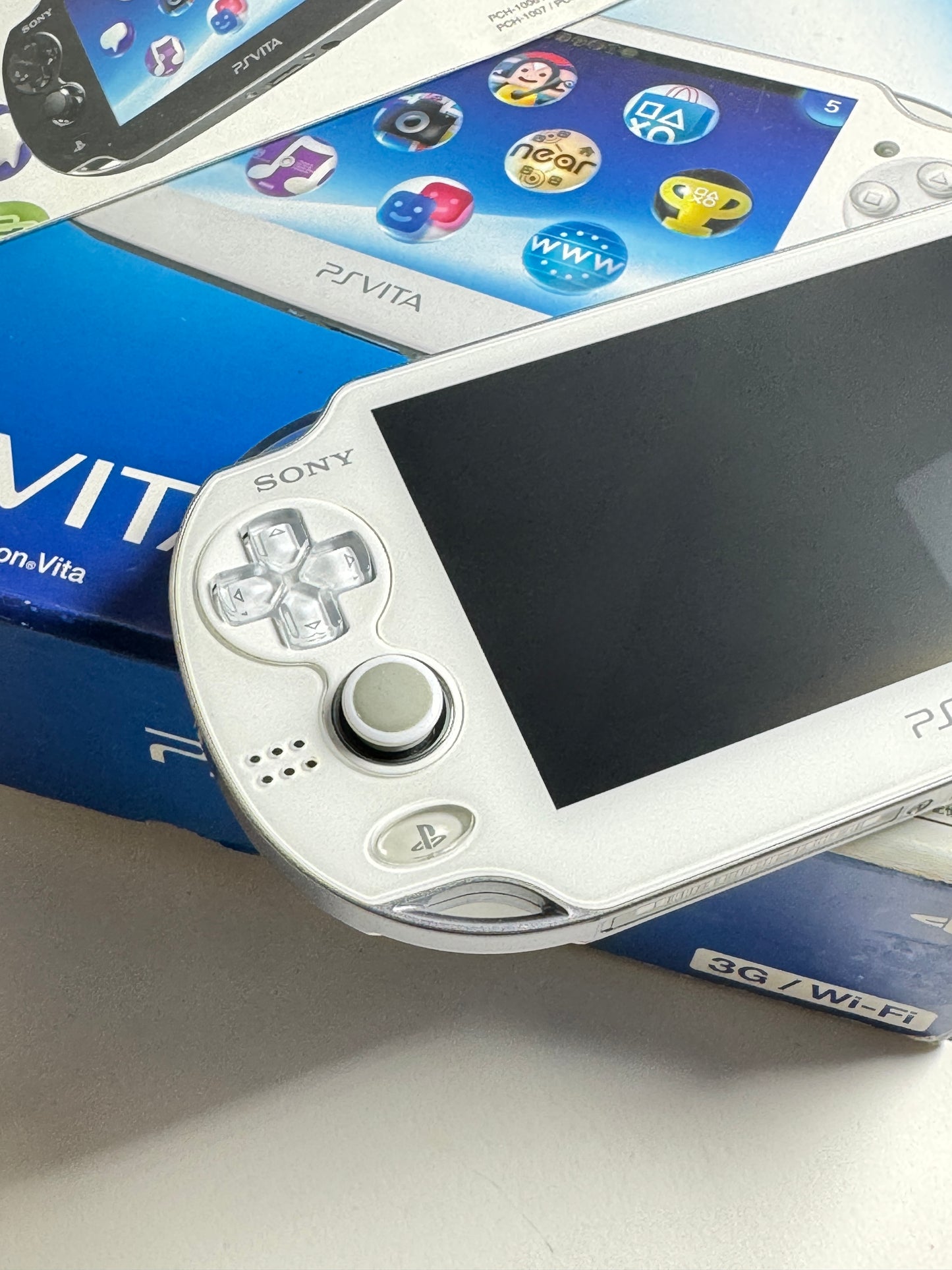 Ps Vita 1000 - Crystal White w original box