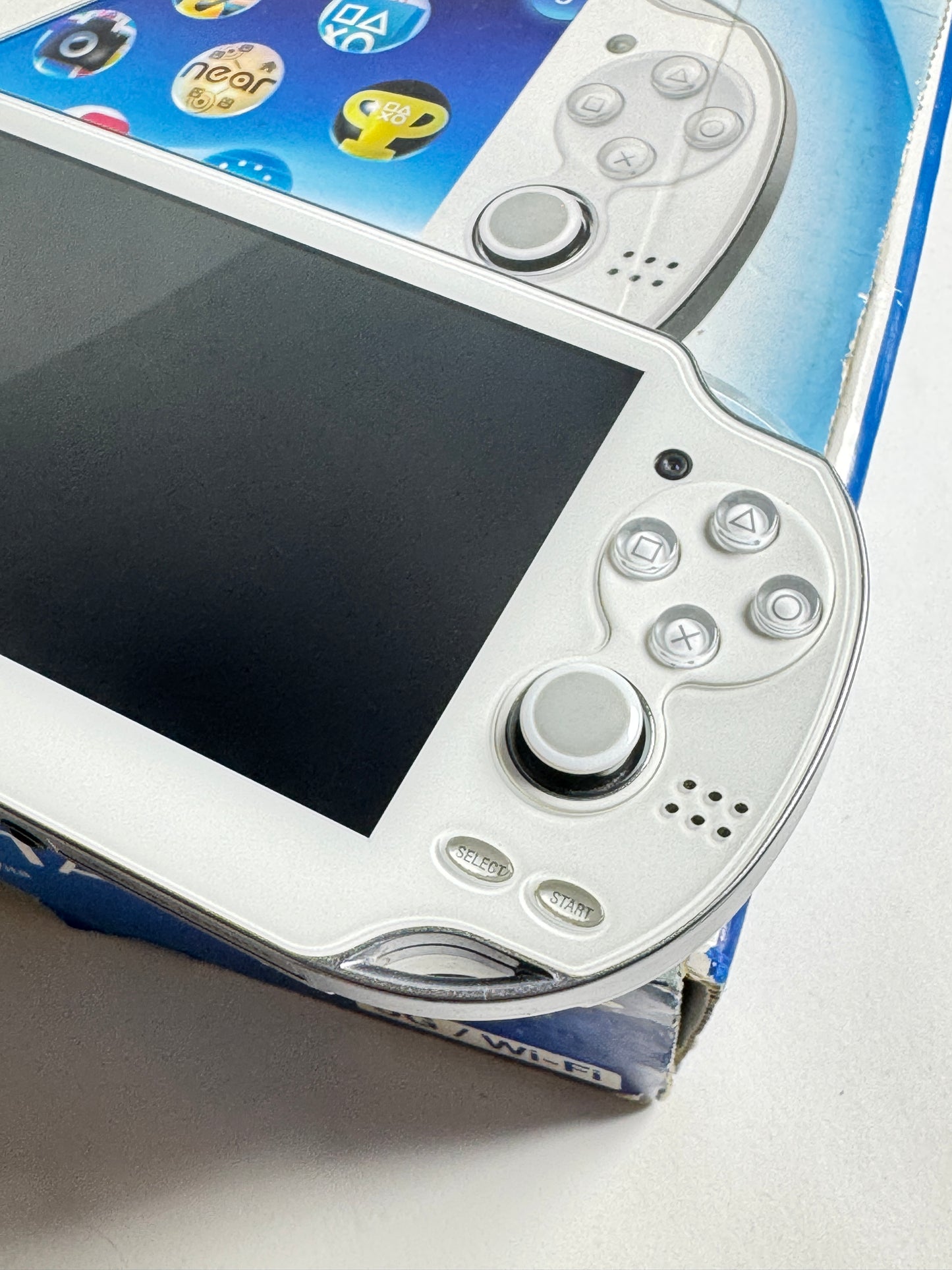 Ps Vita 1000 - Crystal White w original box