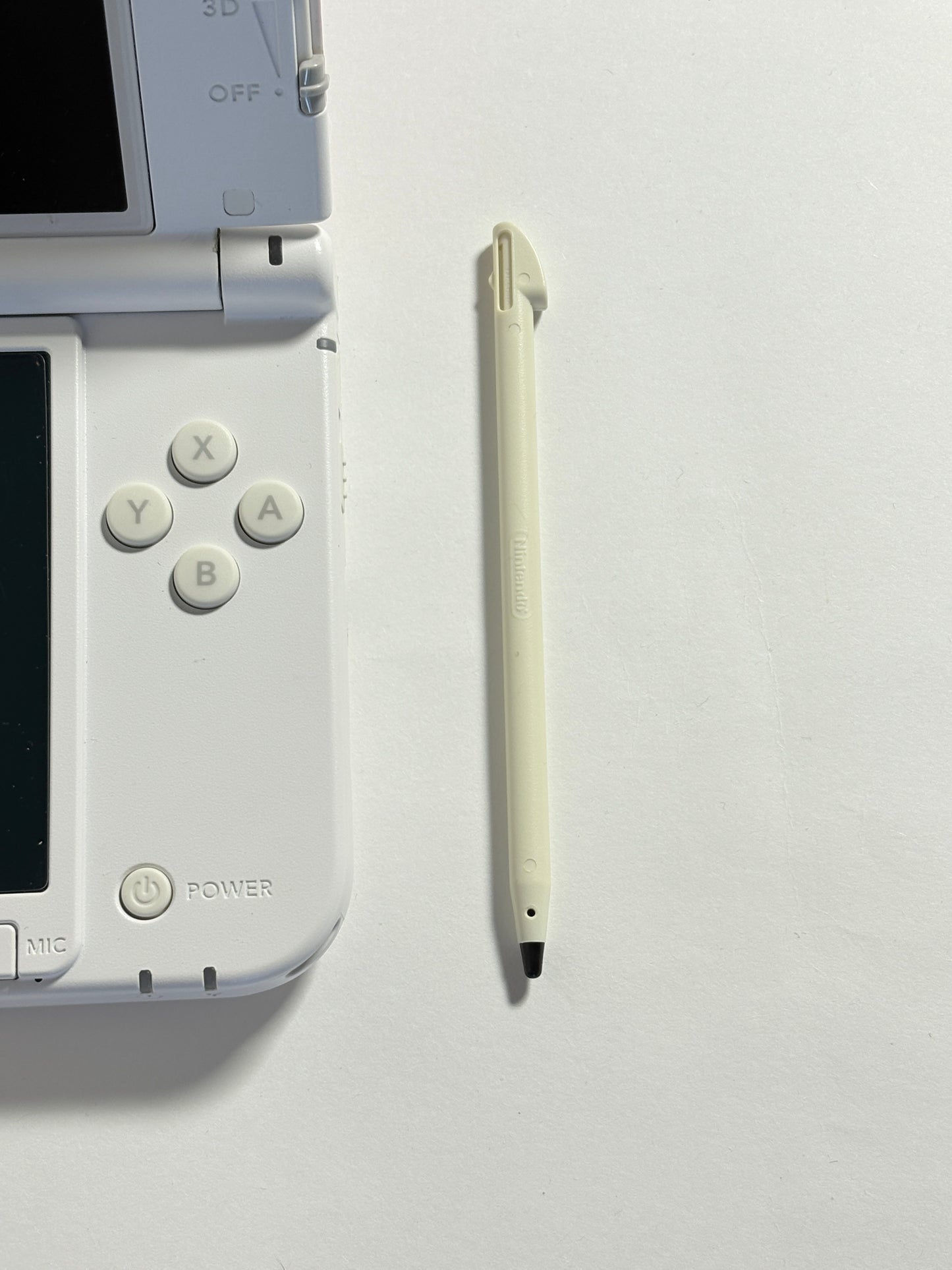 Nintendo 3DS XL - Mario Red x White edition