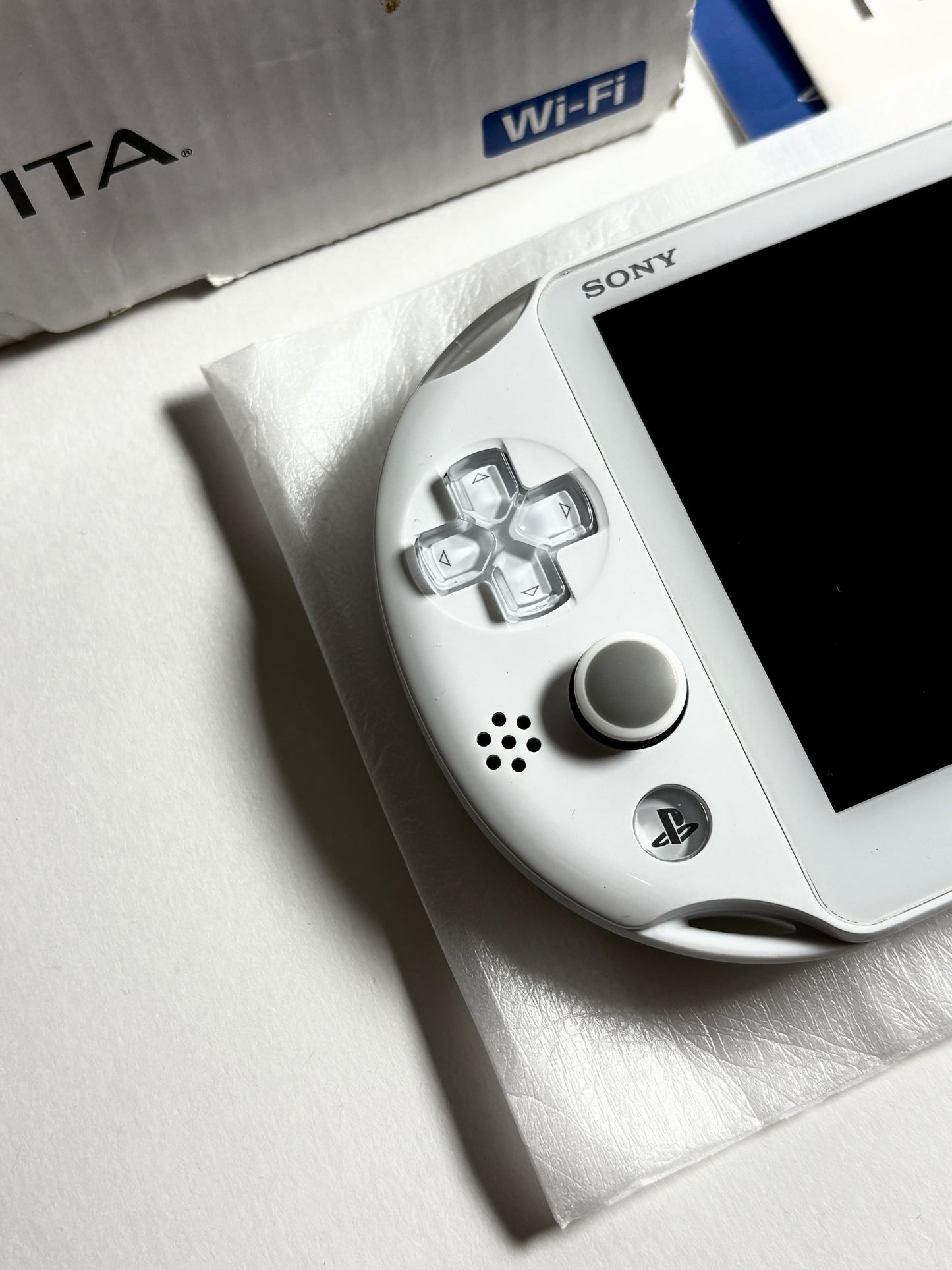 Ps Vita 2000 - White w Original box and acessories