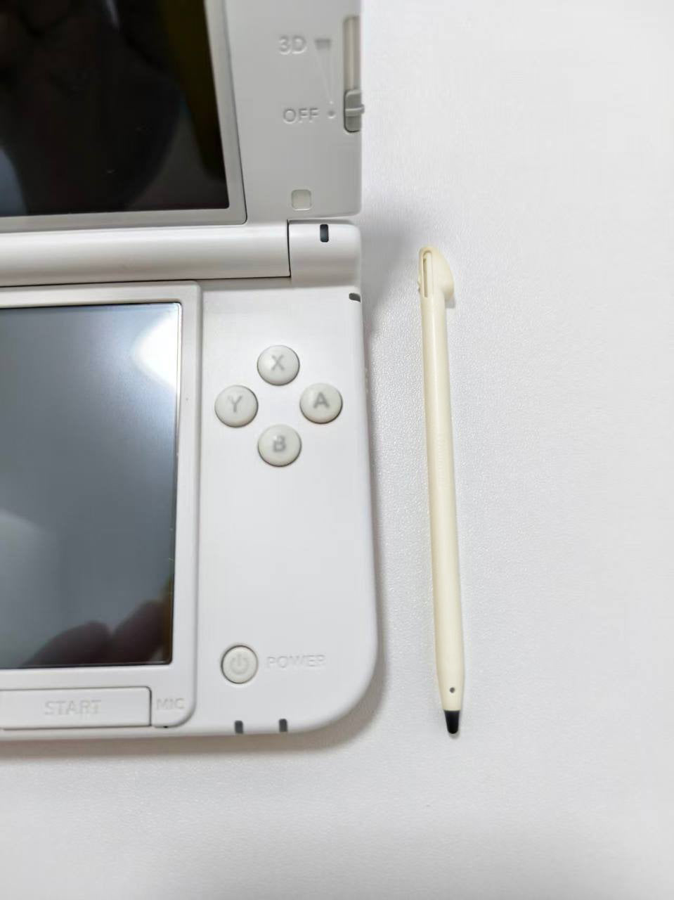 Nintendo 3DS XL - Pink and white