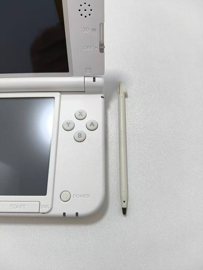 Nintendo 3DS XL - White