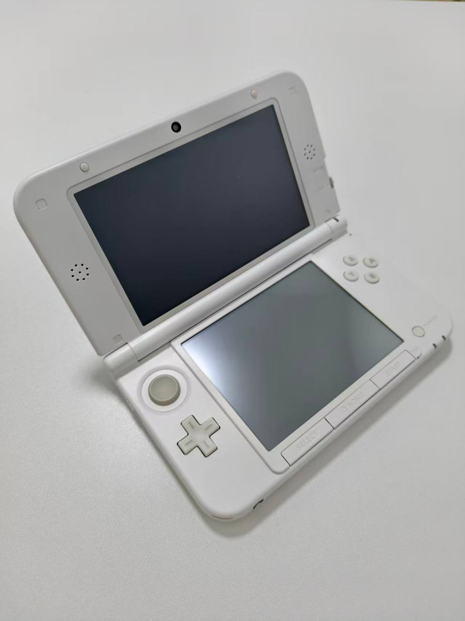 Nintendo 3DS XL - White