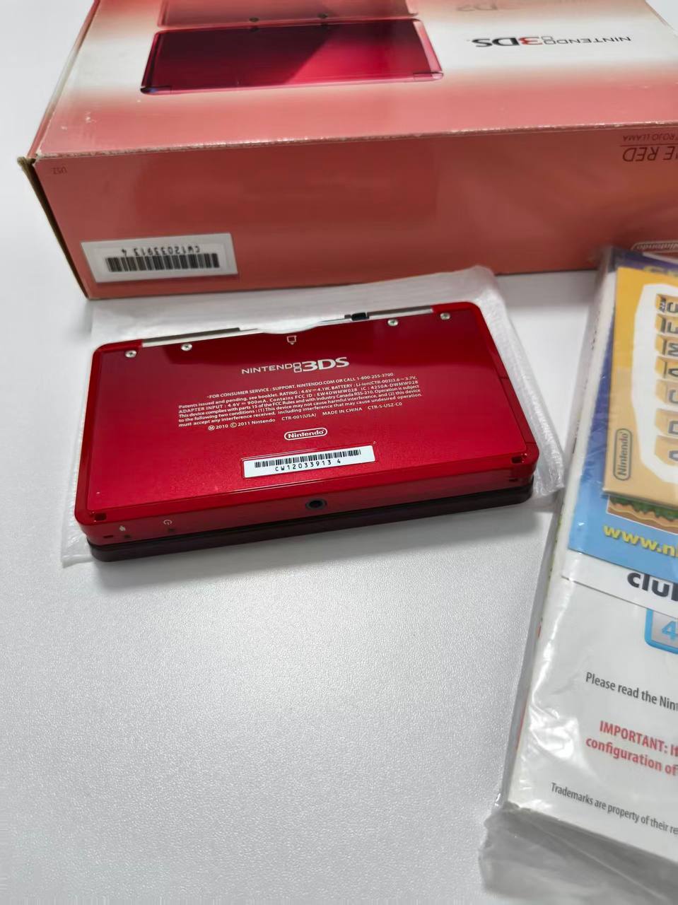 Nintendo 3DS - Red w original box