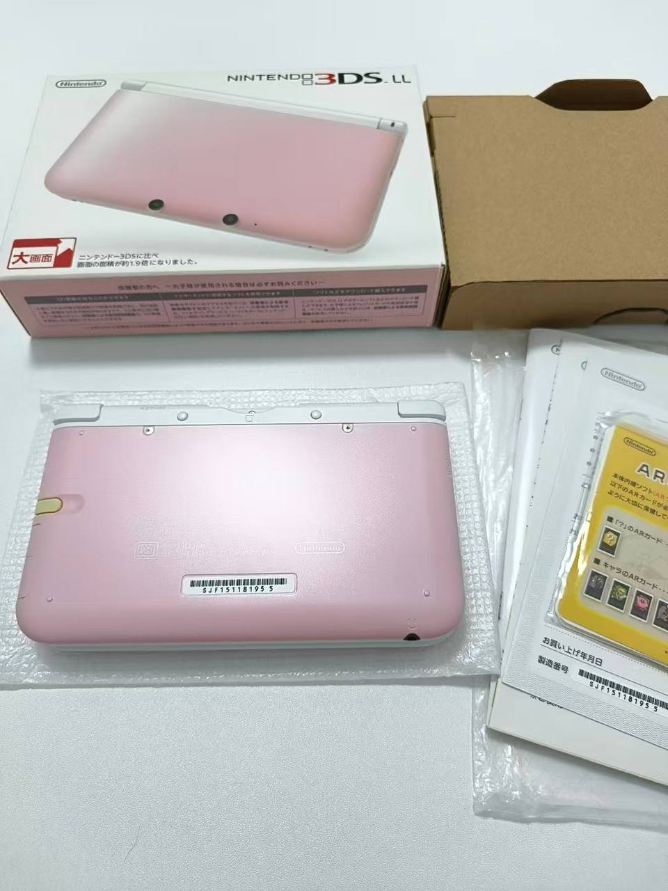 Nintendo 3DS LL - Pink and White w original box