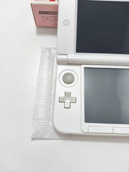 Nintendo 3DS LL - Pink and White w original box