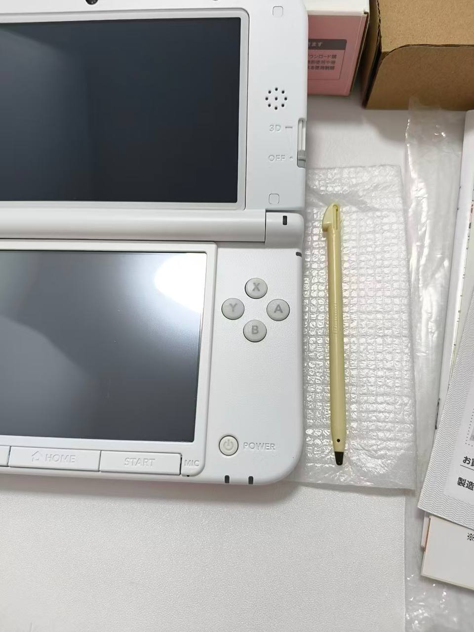 Nintendo 3DS LL - Pink and White w original box