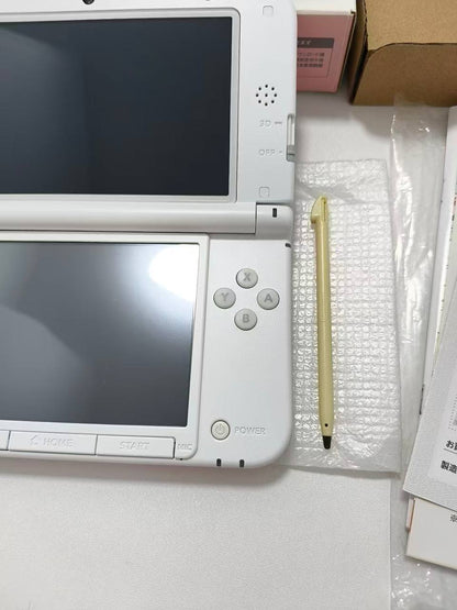 Nintendo 3DS LL - Pink and White w original box