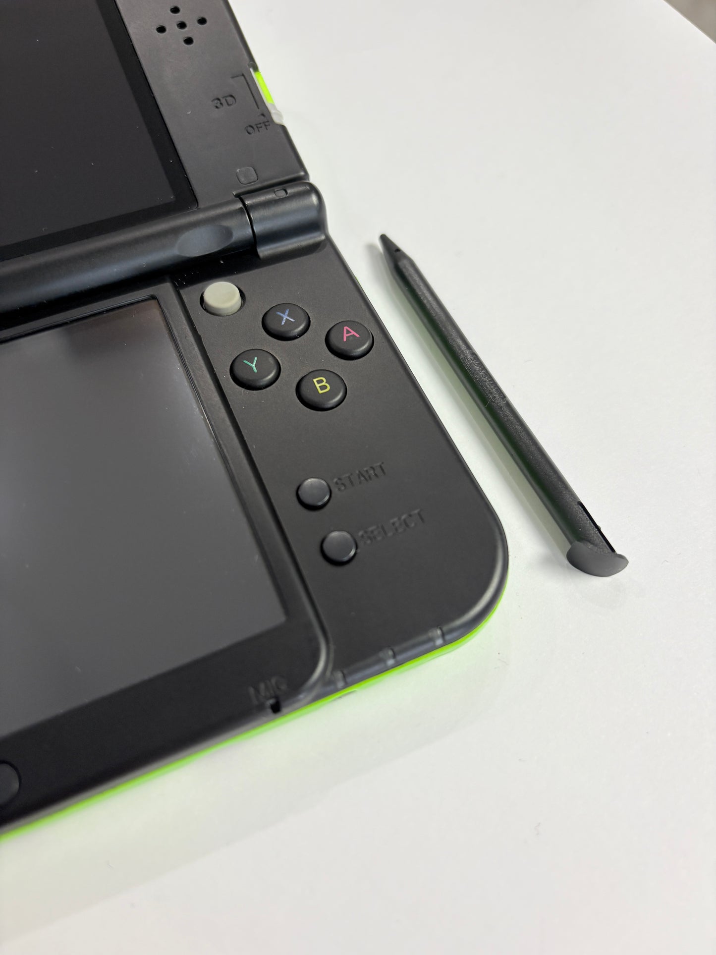 NEW Nintendo 3DS XL - Lime Green