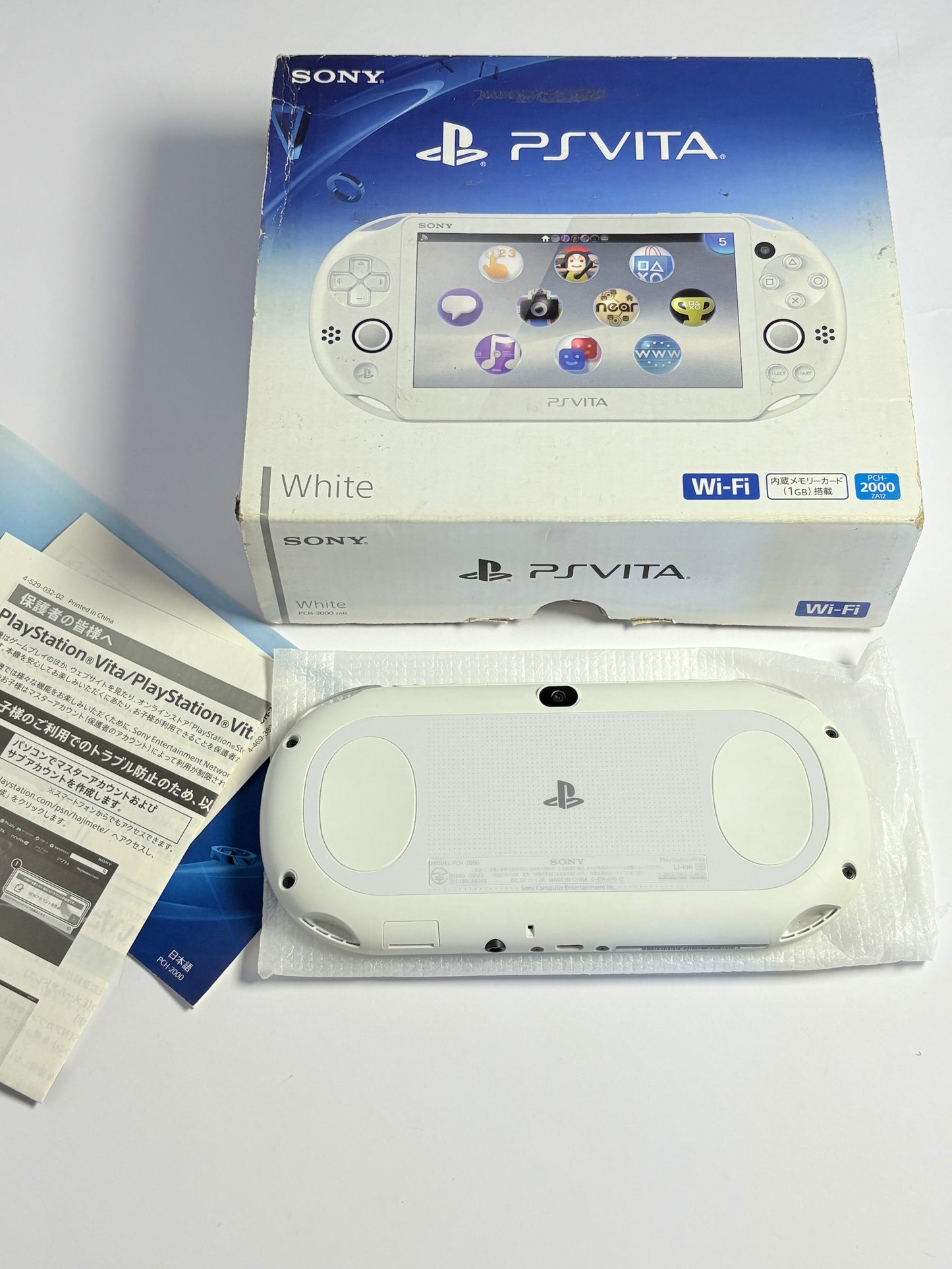 Ps Vita 2000 - White w Original box and acessories