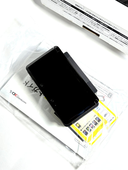 Nintendo 3DS - Black w original box and accessories