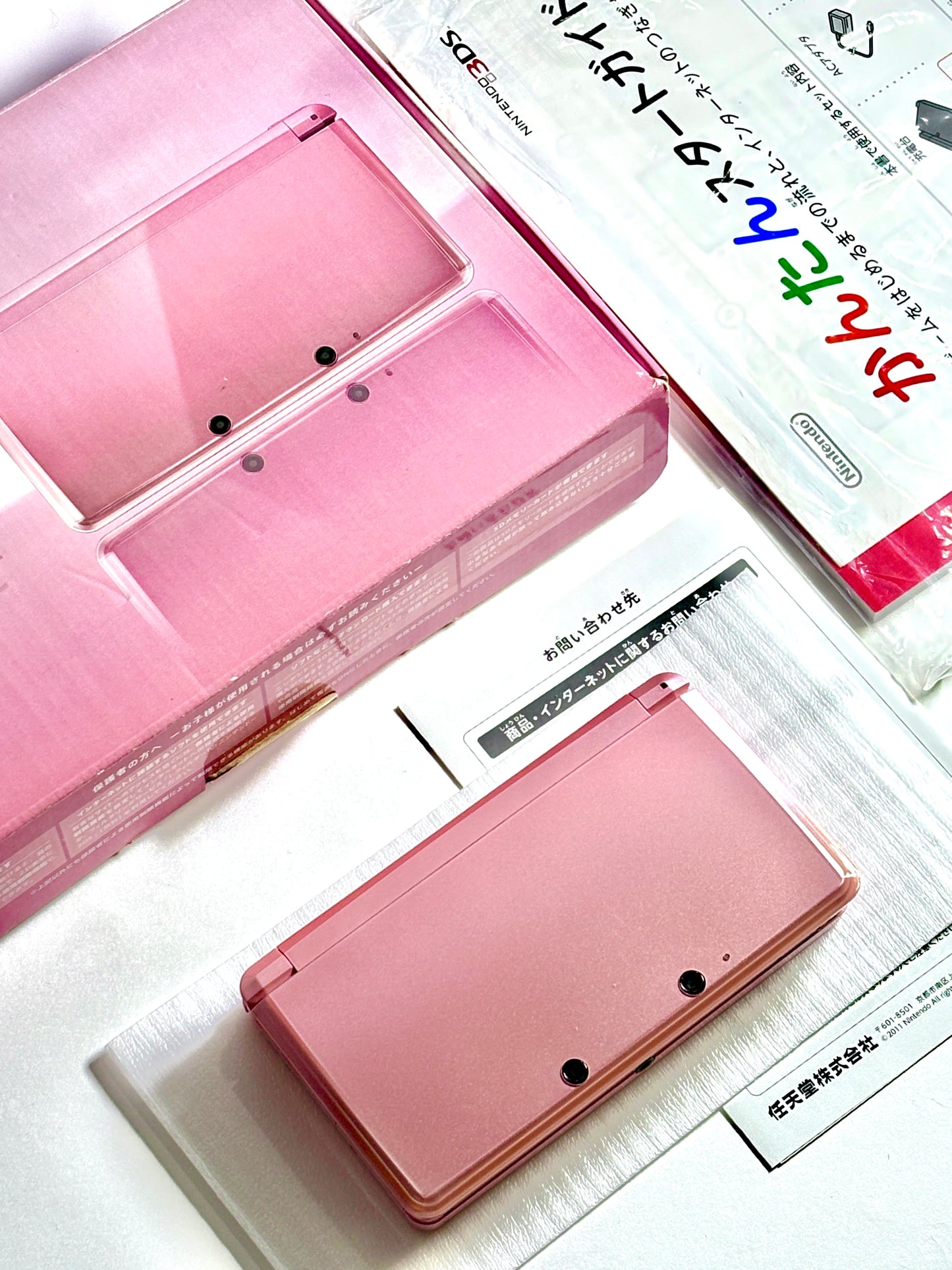 Nintendo 3DS - Pink w original box and accessories