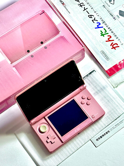 Nintendo 3DS - Pink w original box and accessories