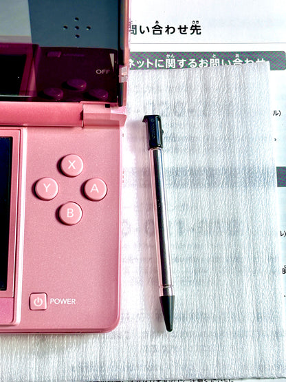 Nintendo 3DS - Pink w original box and accessories