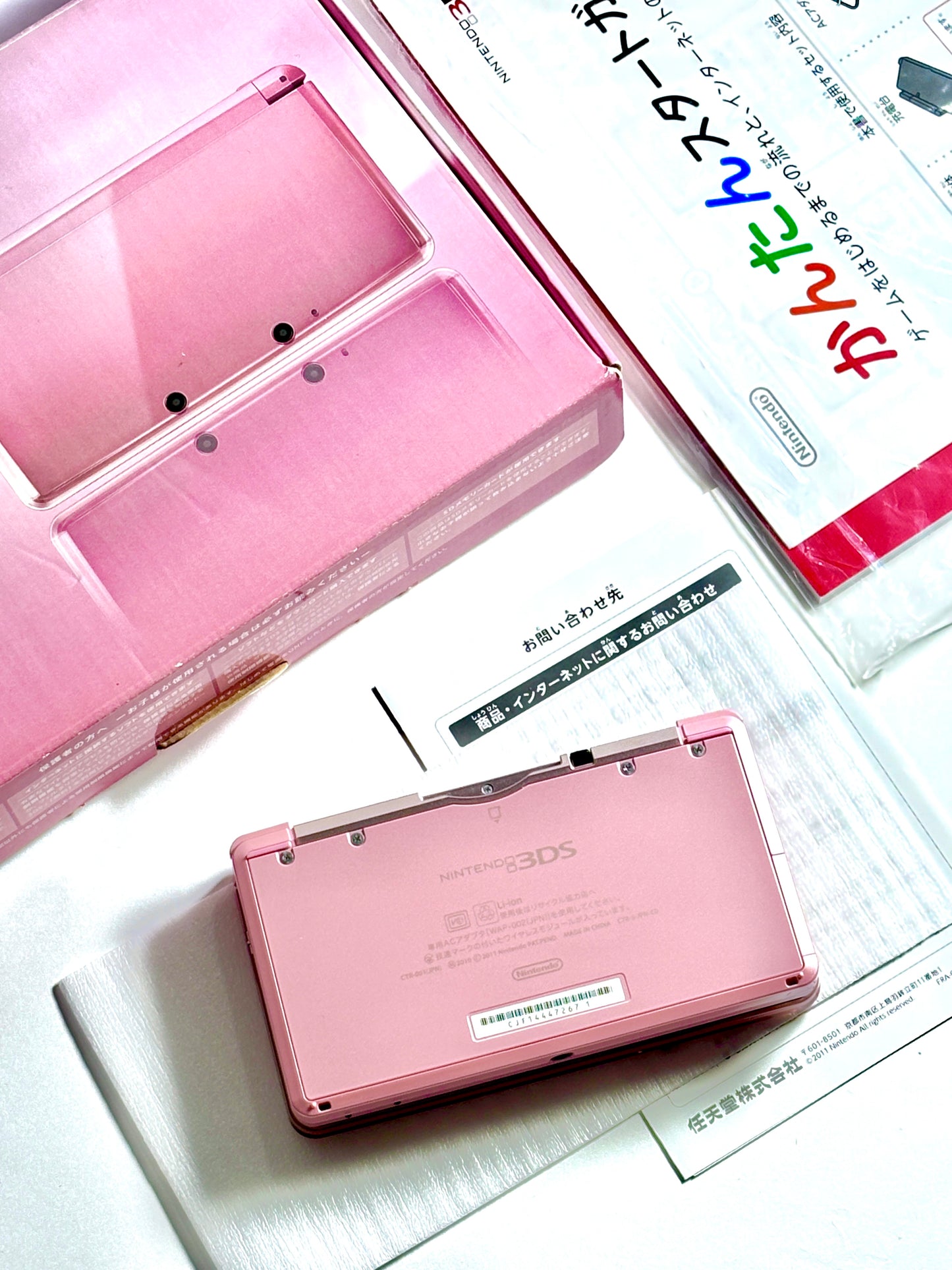 Nintendo 3DS - Pink w original box and accessories