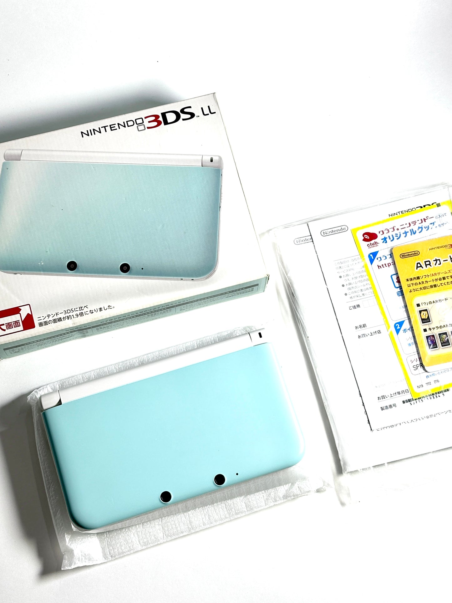 Nintendo 3DS LL - Mint and White w original box and acessories
