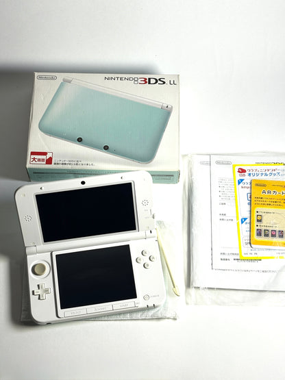 Nintendo 3DS LL - Mint and White w original box and acessories