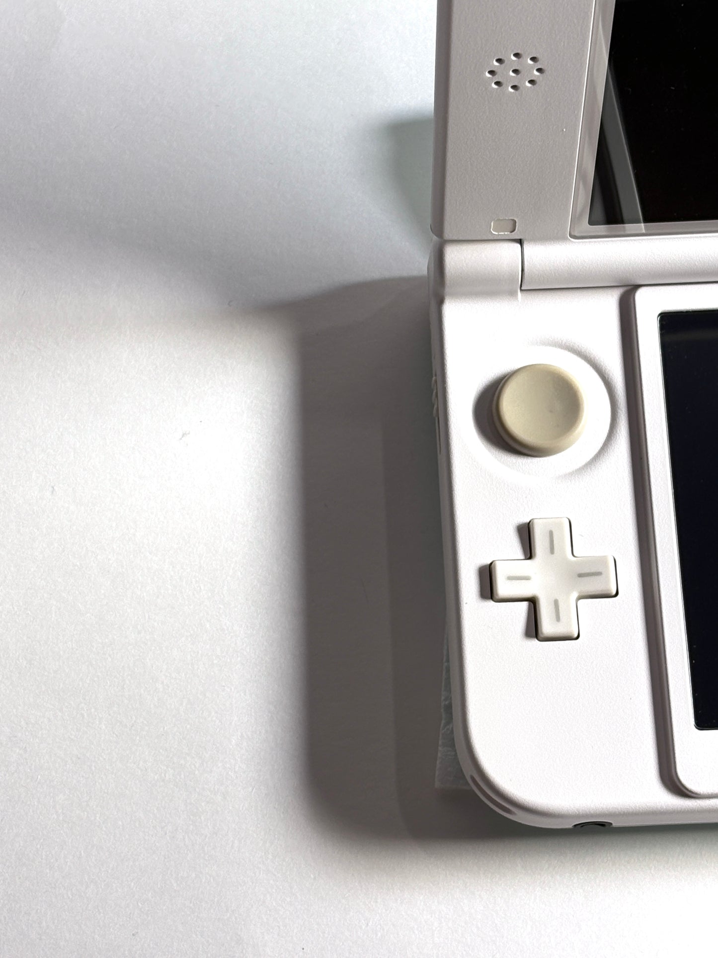 Nintendo 3DS LL - Mint and White w original box and acessories