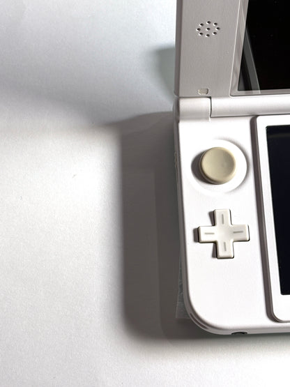 Nintendo 3DS LL - Mint and White w original box and acessories