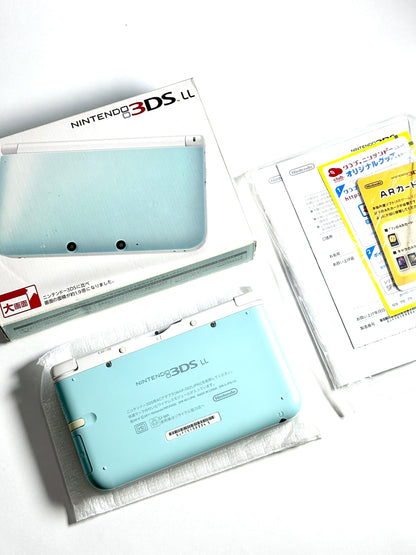 Nintendo 3DS LL - Mint and White w original box and acessories