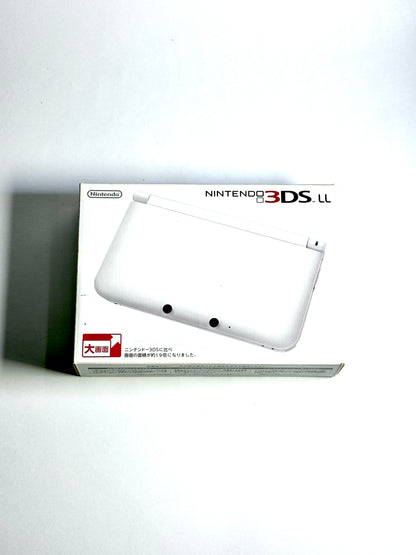 Nintendo 3DS LL - White w original box and acessories