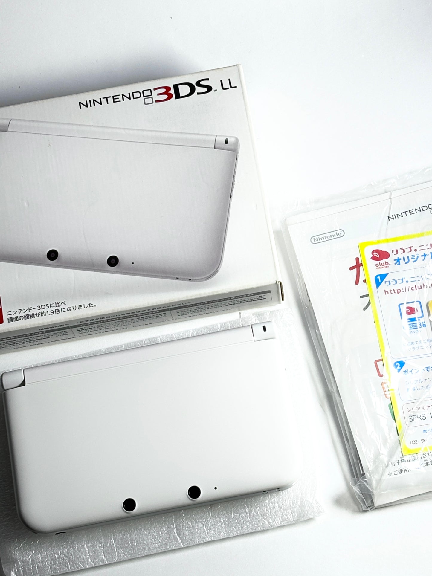 Nintendo 3DS LL - White w original box and acessories