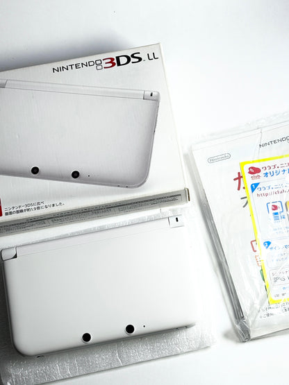 Nintendo 3DS LL - White w original box and acessories