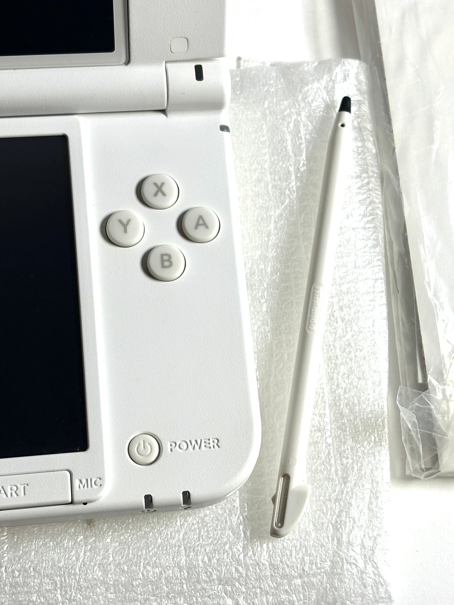 Nintendo 3DS LL - White w original box and acessories