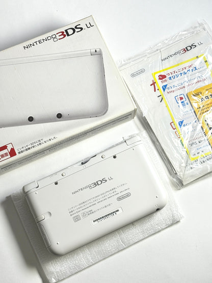 Nintendo 3DS LL - White w original box and acessories